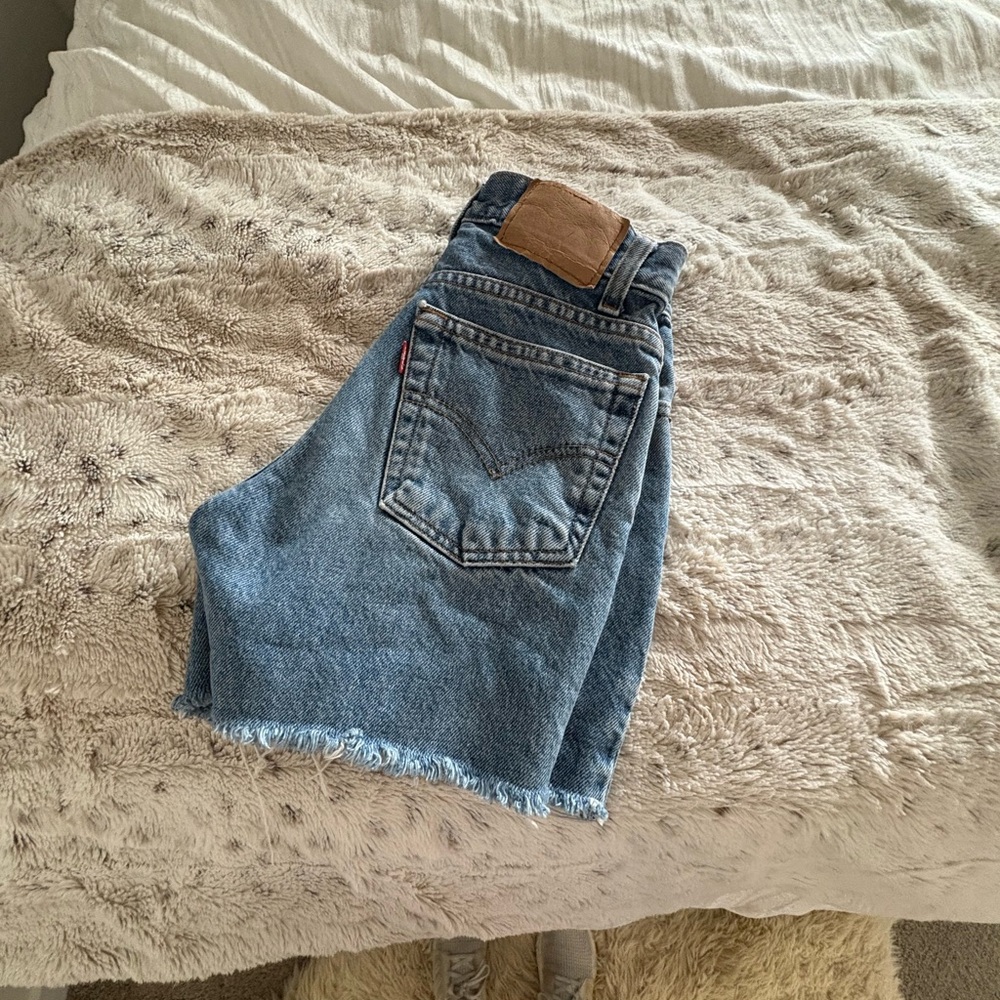 Super trendy and cute Levi’s shorts